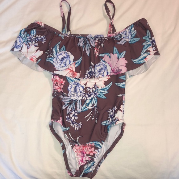 Bathing suit - Picture 1 of 4